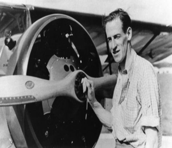 Sir Reginald Ansett with plane BODY image 576 x 497